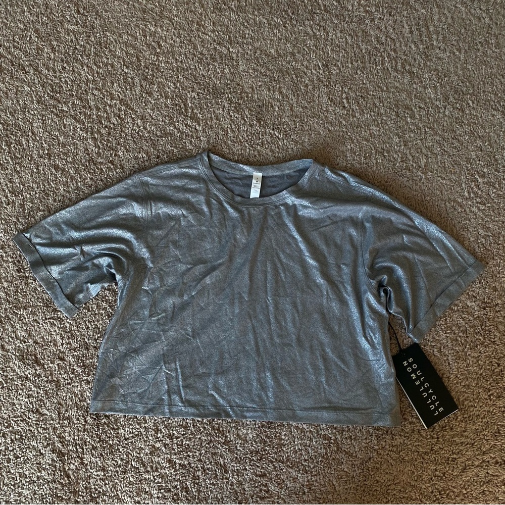 Lululemon SoulCycle To The Beat crop tee NWT LIMITED EDITION Size 8 Metal Gray
